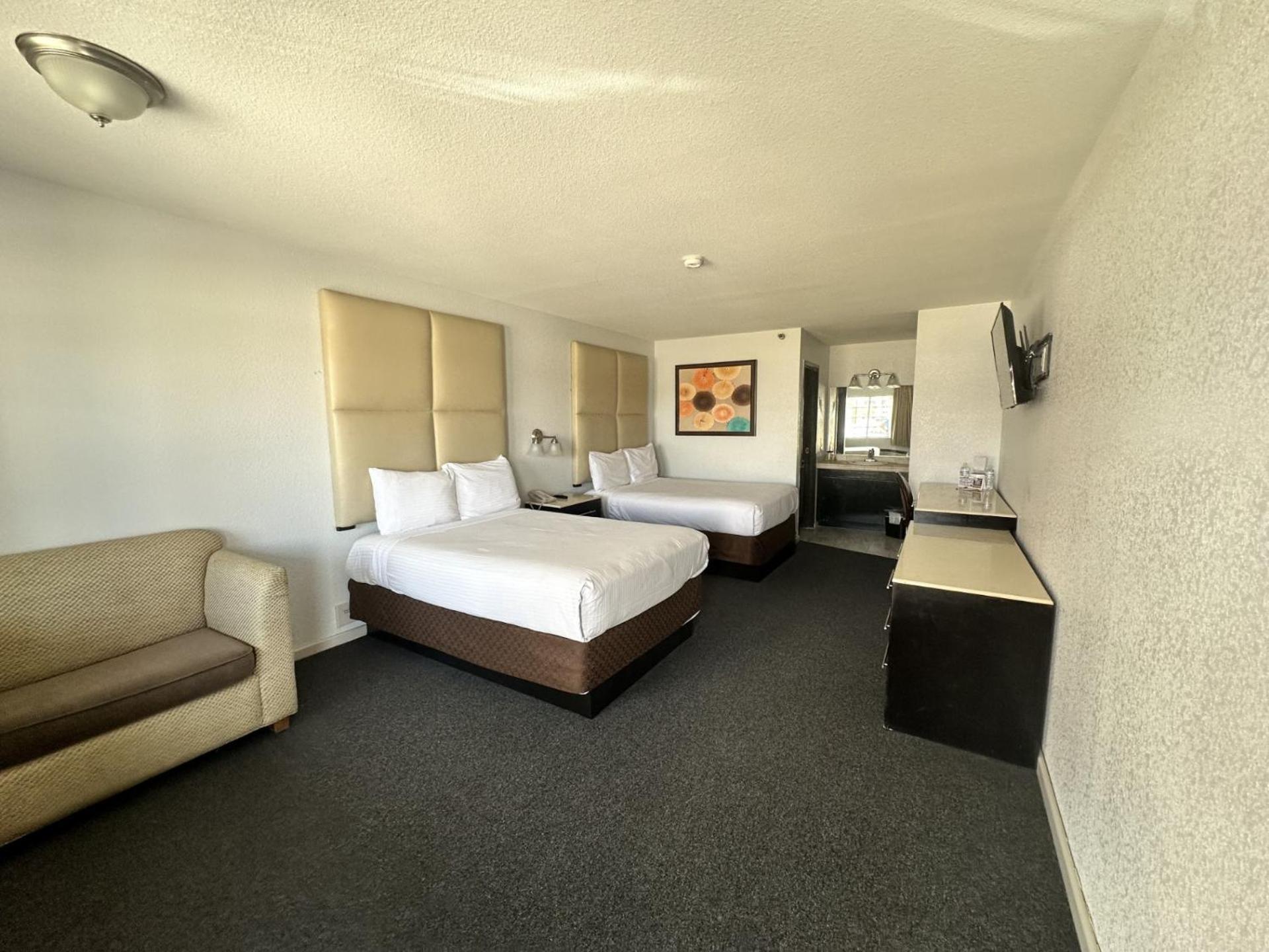 The New Pioneer Hotel 2*