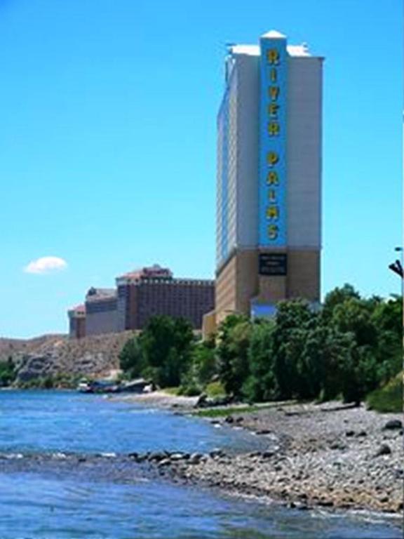 Resort River 4*
